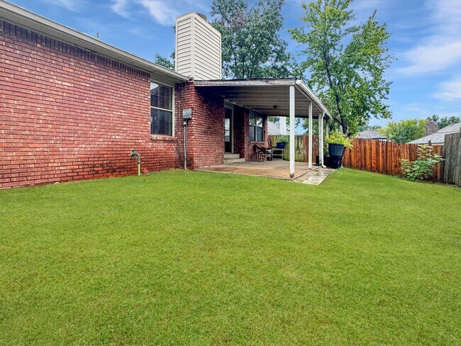 Building Photo - Just Listed – 3BD | 2BA | 2-Car Garage
