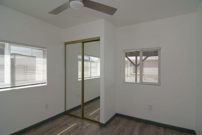 Building Photo - Remodeled 2 Bedroom 1 Bath Duplex! Great Central Tucson Location! 1/2 Month's Rent Free!