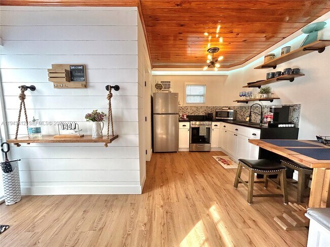 Building Photo - 7999 SW 58th St