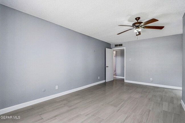Building Photo - 6141 Sierra Valle Ln