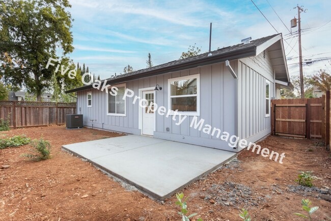 Building Photo - 811 1/2 Natoma St-