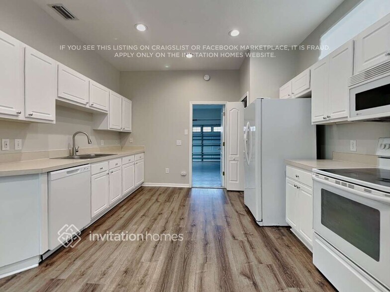 Building Photo - 17905 Havenview Ln