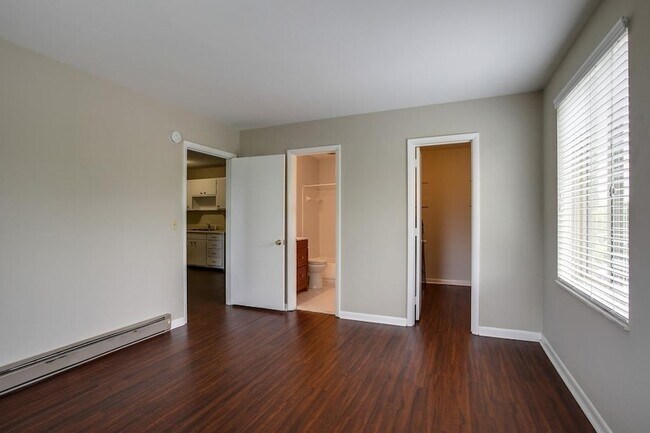 Building Photo - 2601 Hillsboro Pike