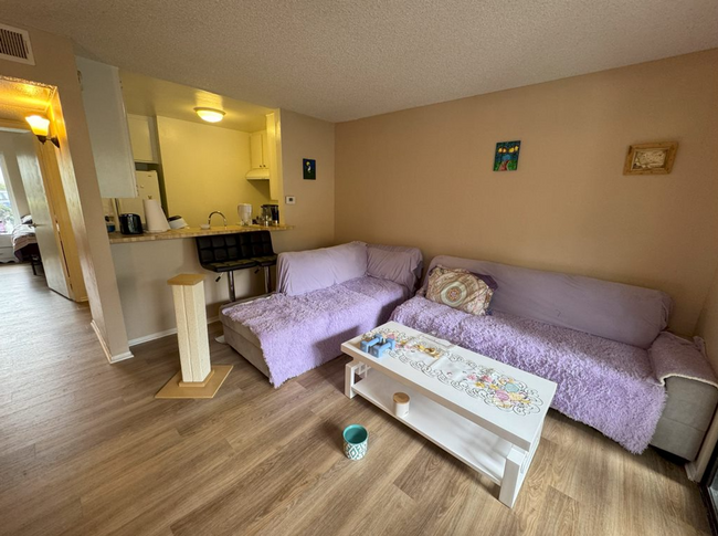 Building Photo - PET FRIENDLY One Bedroom Condo in a Peacef...