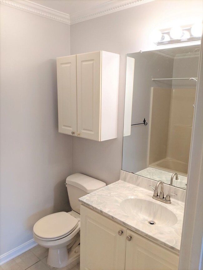 Building Photo - 3rd floor condo in the beautiful Whittier ...