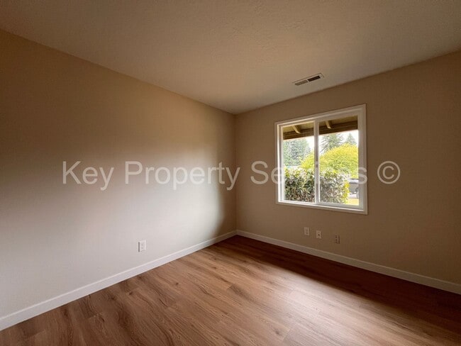 Building Photo - Beautifully Renovated Ranch in Vancouver H...