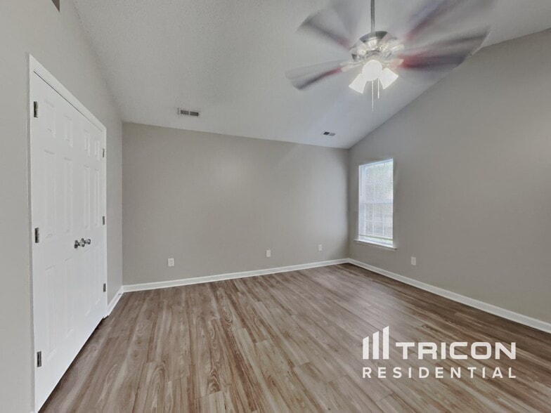 Building Photo - 1807 Bellwick Dr