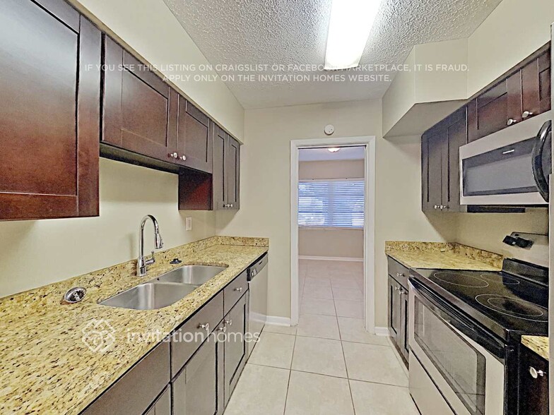 Building Photo - 12160 Croft Dr N
