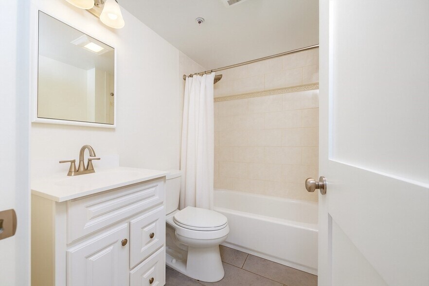 Building Photo - 1607 Commonwealth Ave