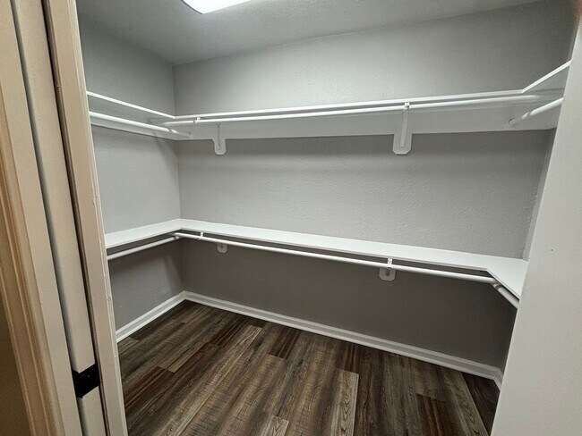 Building Photo - Beautiful, Renovated 3 Bedroom Rancher in ...
