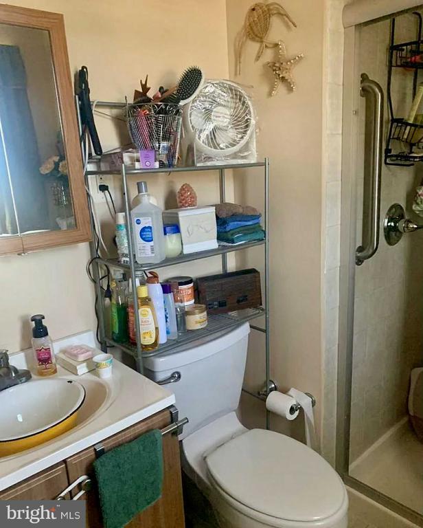 Building Photo - 7631 Algon Ave