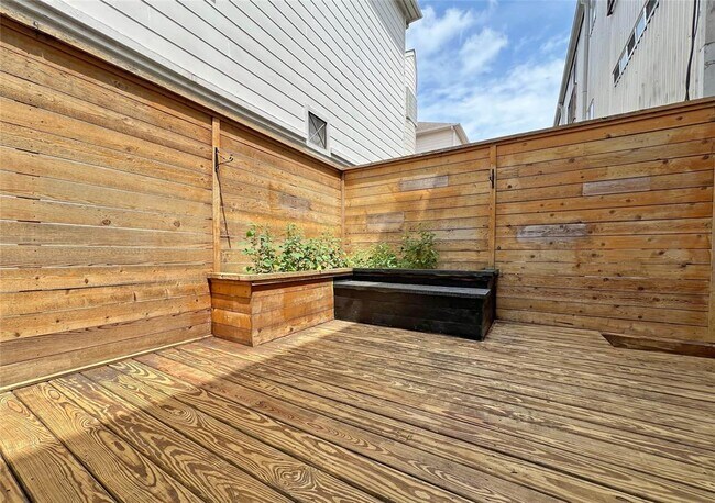 Building Photo - 803 Detering St