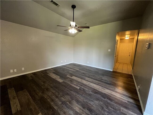 Building Photo - 3607 Crescent Dr