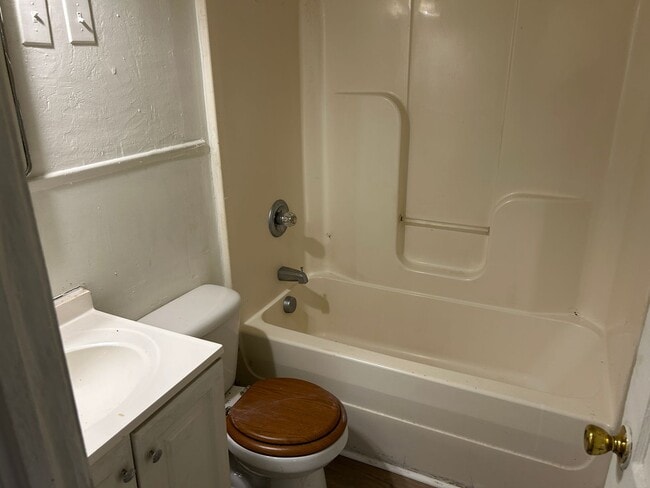 Building Photo - 1005 Nancy Ln SE