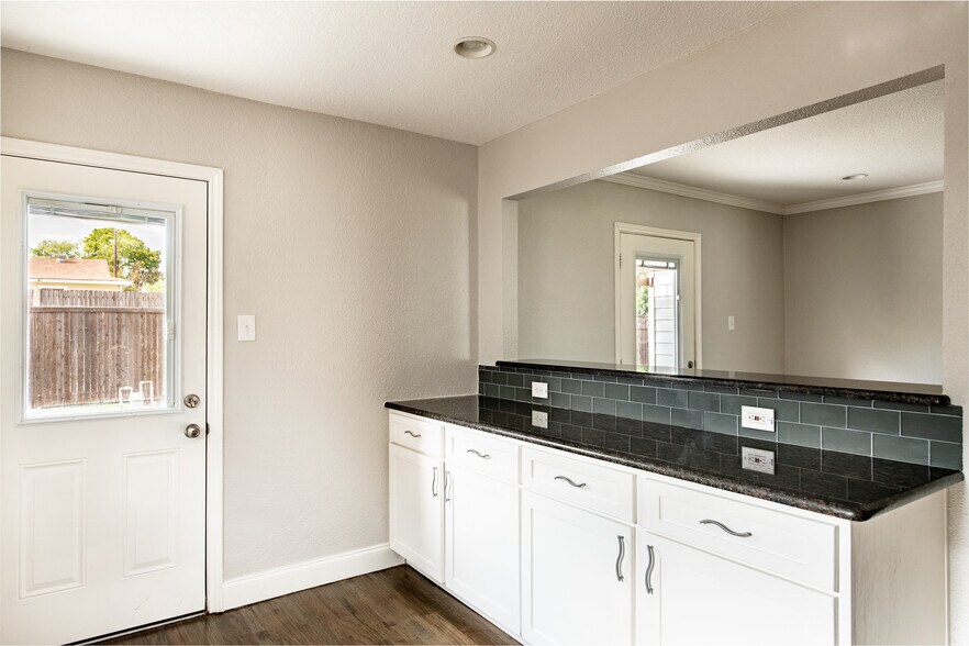Building Photo - 4731 Wateka Dr