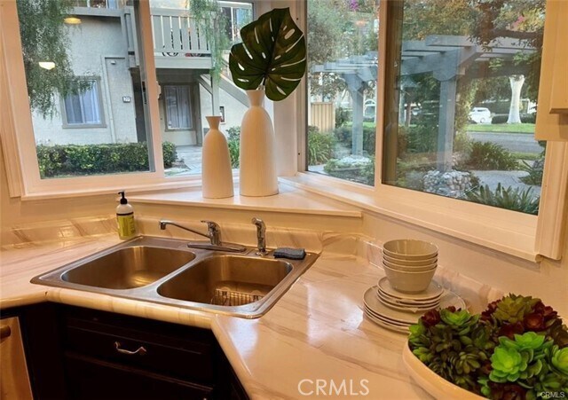 Building Photo - 35 Smokestone