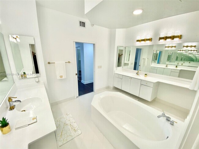 Building Photo - 10770 NW 66th St