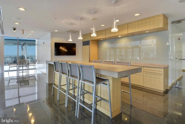 Building Photo - Professionally Managed // 1bedroom 1bathroom// Court House// Parking Included!