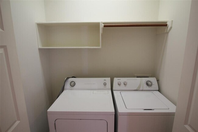 Building Photo - 1816 Devonshire Crescent