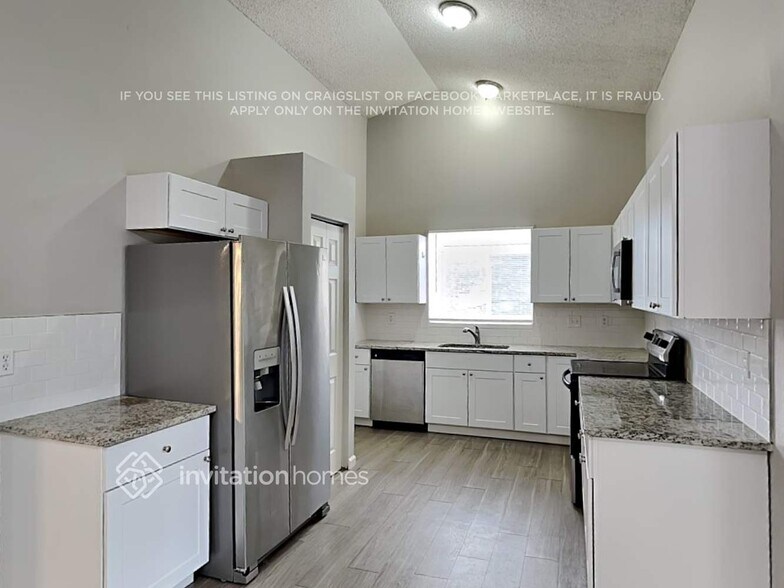 Building Photo - 16735 Blue Mist Cir