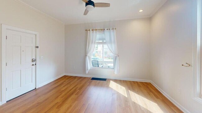 Building Photo - 121 College Pl