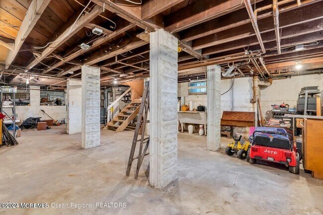 Building Photo - 649 McClellan St