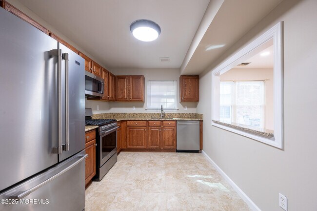 Building Photo - 157 Tulip Ln