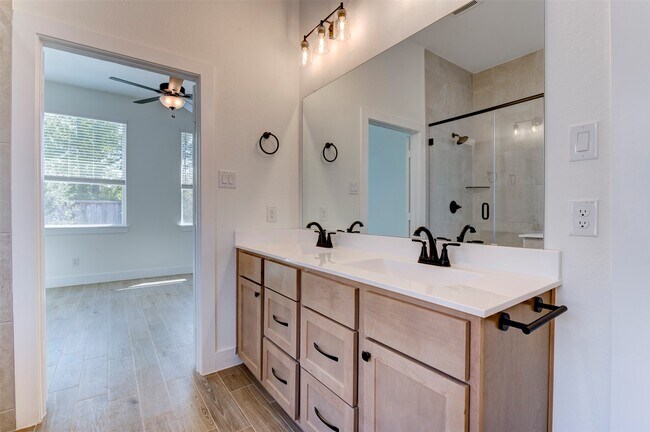 Building Photo - 156 Sea Foam Ct