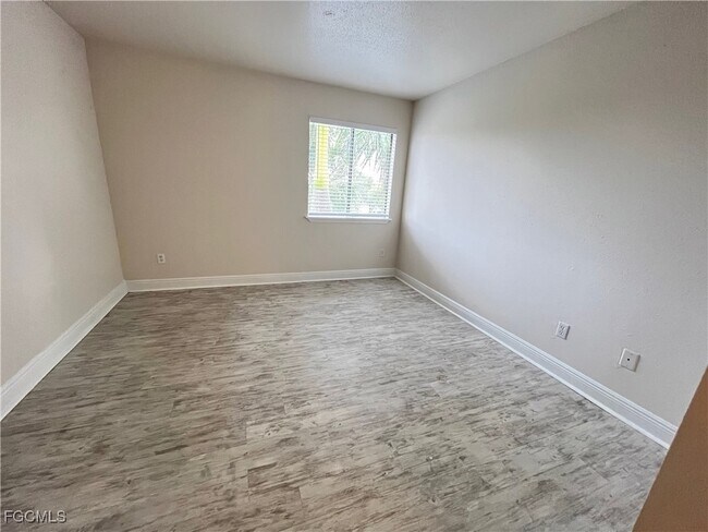 Building Photo - 2885 Winkler Ave