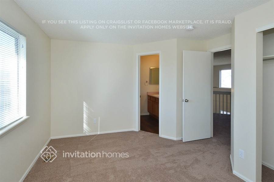 Building Photo - 5822 W 114th Pl