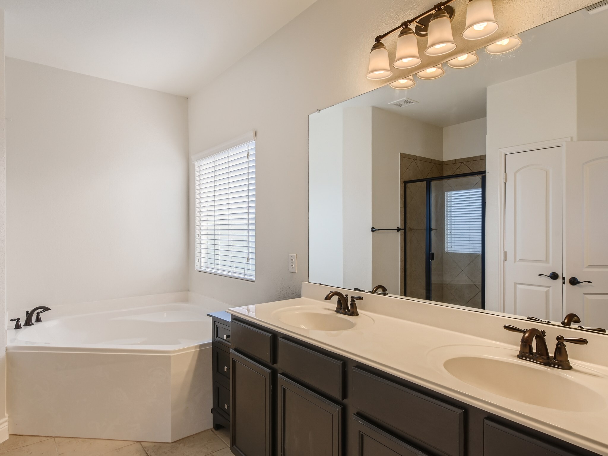 Building Photo - 1533 Treeta Trl