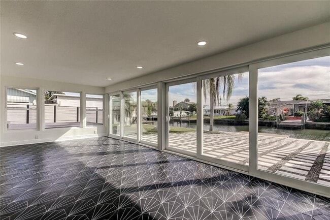 Building Photo - 8722 Elmwood Ln