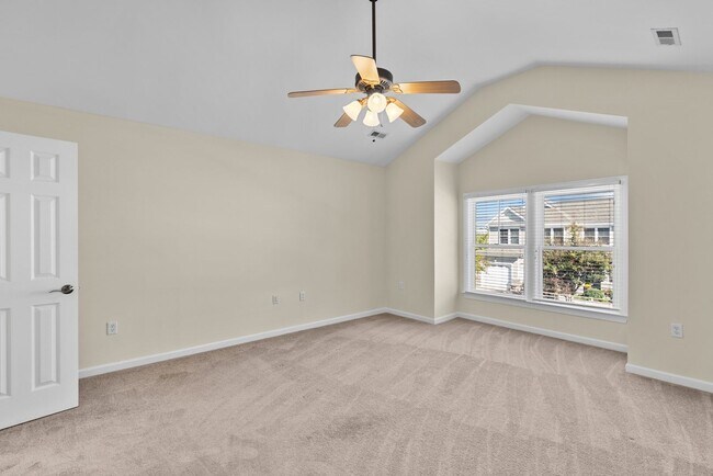 Building Photo - Spacious Condo in Norfolk