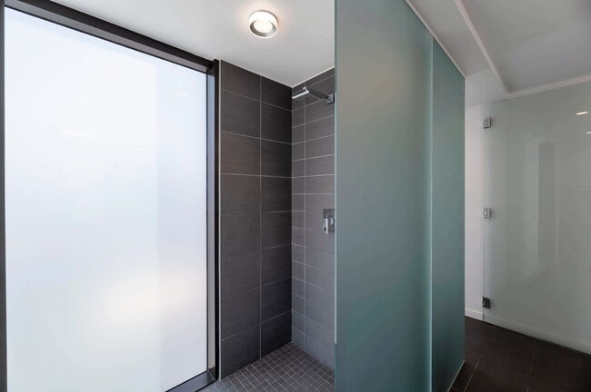 Building Photo - Luxury Condo in the Heart of Downtown Phoe...