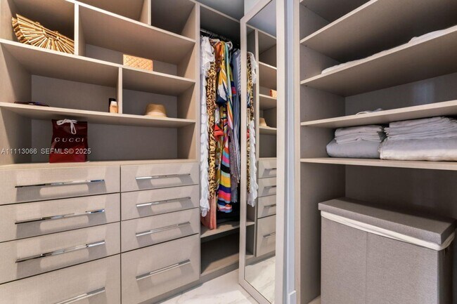 Building Photo - 19143 Fisher Island Dr