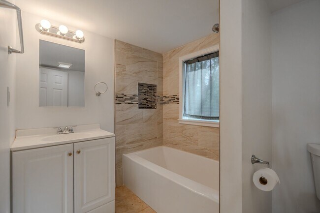 Building Photo - 231 Broadway St