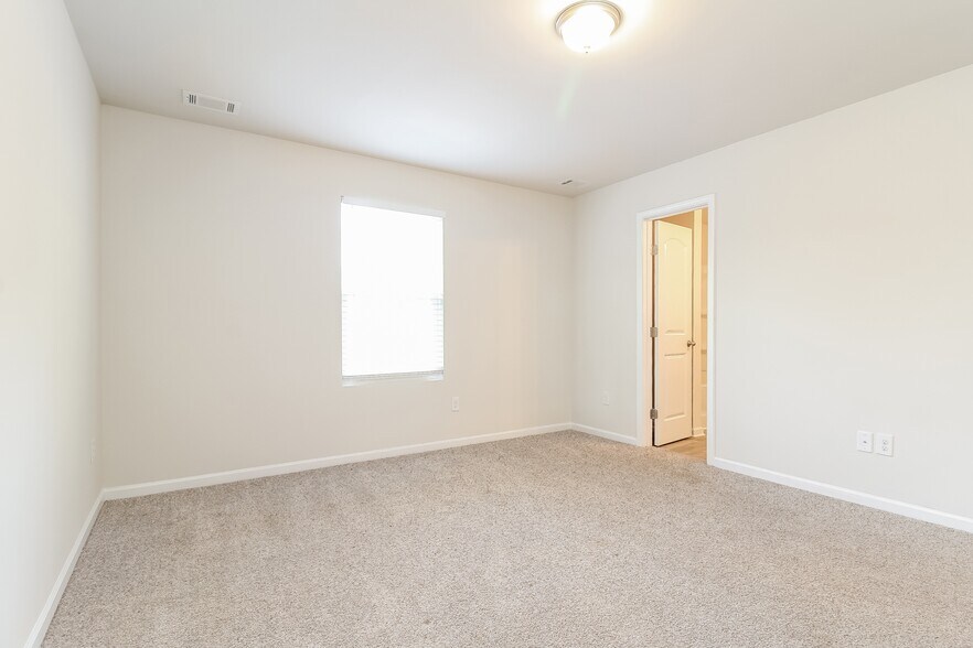 Building Photo - 157 Evvalane Dr