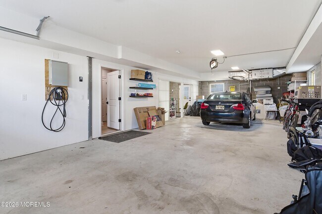 Building Photo - 619 Park Ave