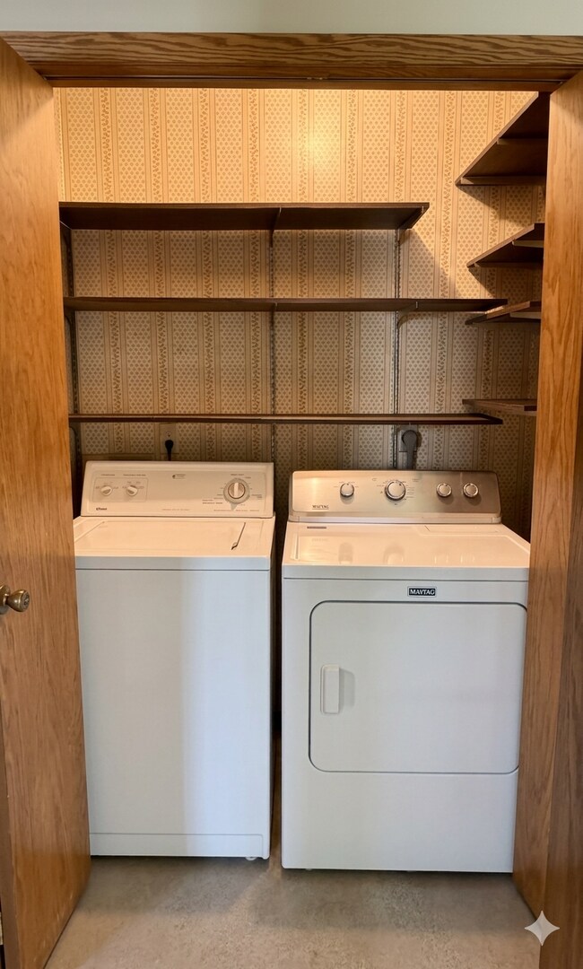 Building Photo - 606 Vilas St