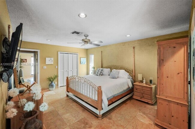 Building Photo - 6975 Bianchini Cir