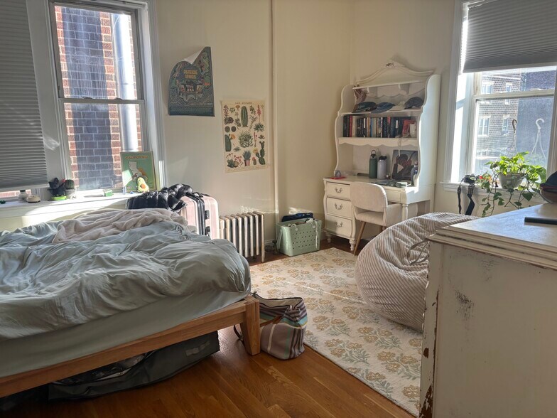 Building Photo - 56 Egmont St