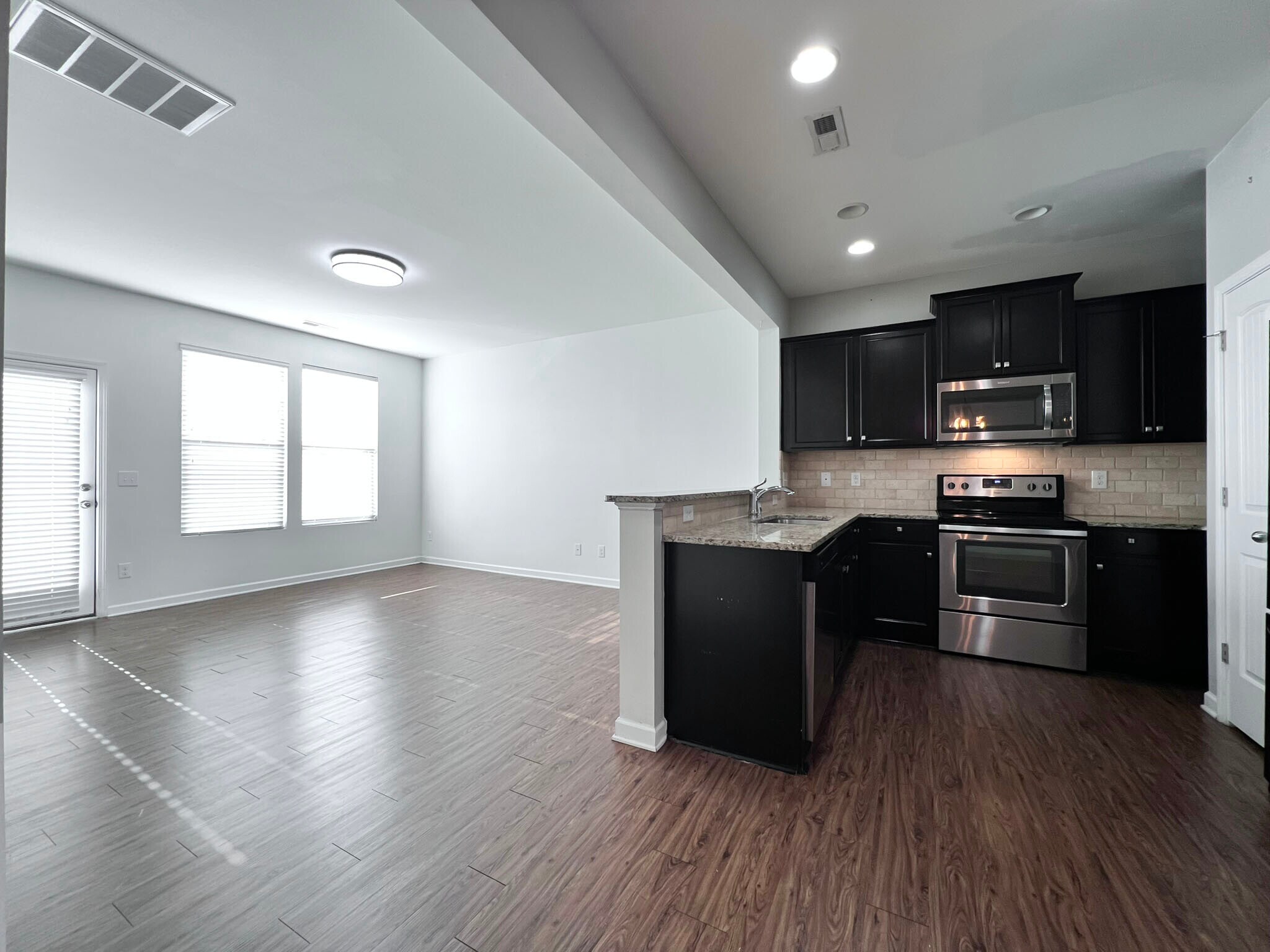 Building Photo - 9938 Sweet Basil Dr