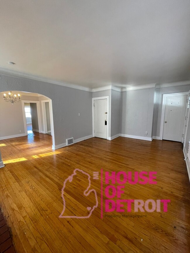 Building Photo - 14551 Mettetal St