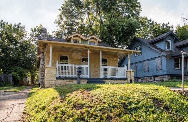 Building Photo - 5517 Woodland Ave