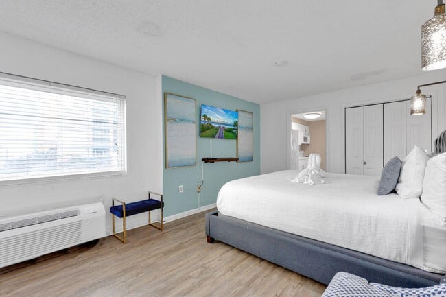 Building Photo - 2406 N Ocean Blvd