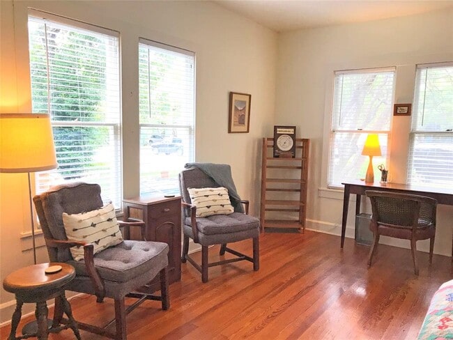 Building Photo - 1002 E 44th St