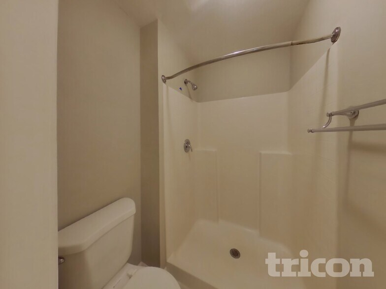 Building Photo - 7396 Prosperity Park Rd N