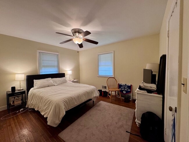 Building Photo - Duplex close to UNC Hospitals