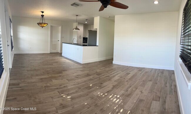 Building Photo - 675 Teak Dr