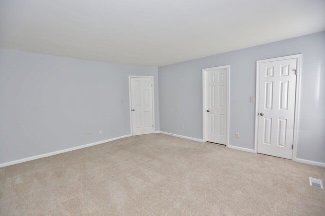 Building Photo - Beautifully Updated Townhome In Ocean Lake...
